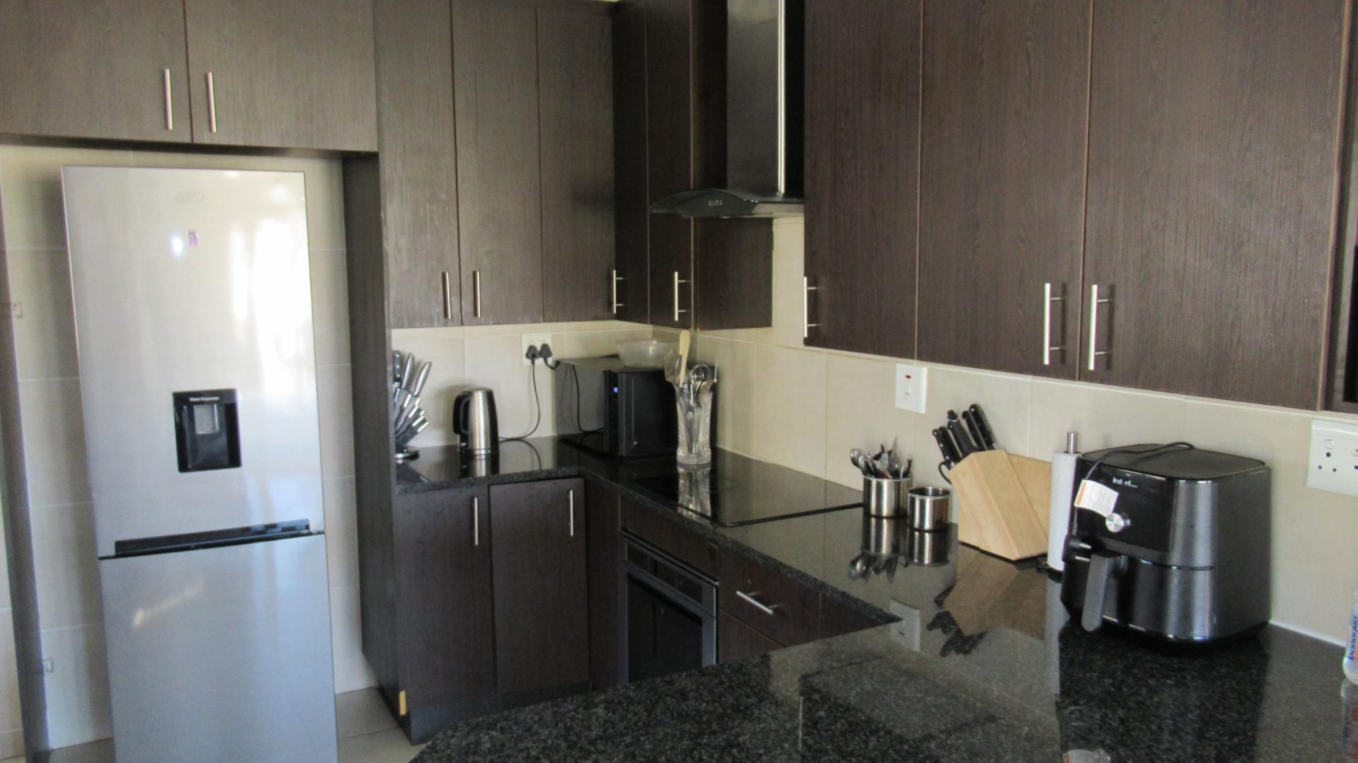 Kitchen - 16 square meters of property in Helderwyk Estate