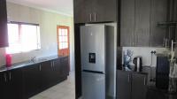 Kitchen - 16 square meters of property in Helderwyk Estate