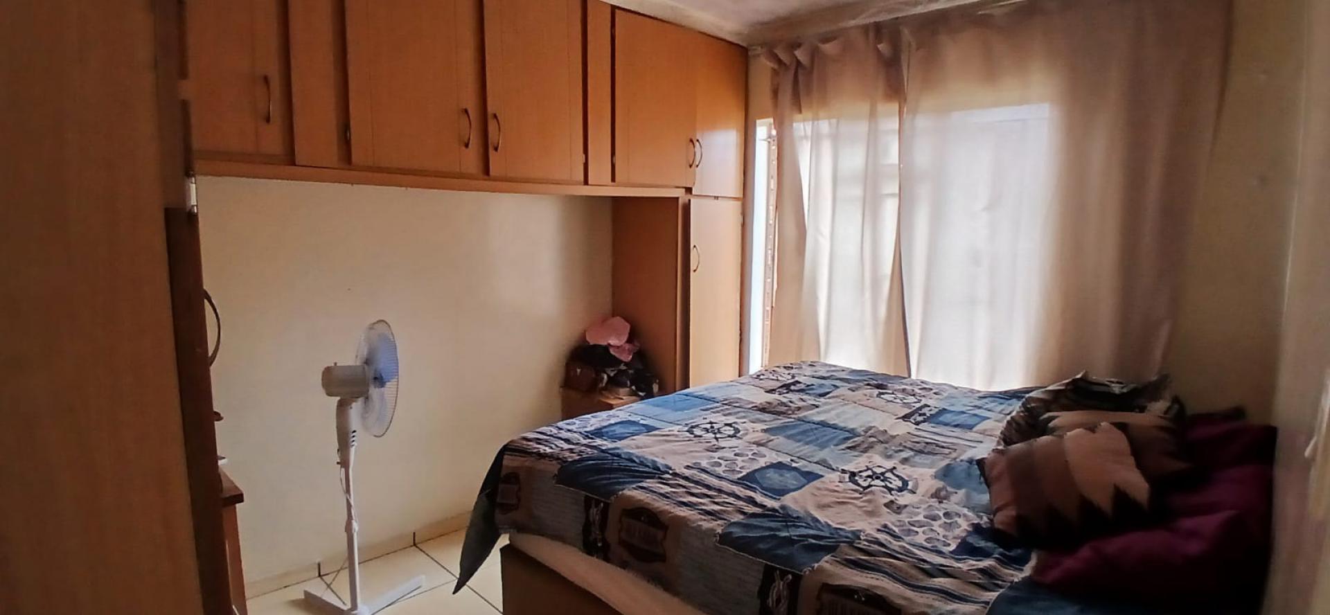 Bed Room 1 of property in Mmabatho