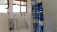 Main Bathroom - 6 square meters of property in Dawncliffe