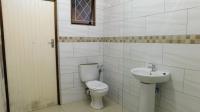Bathroom 2 - 6 square meters of property in Dawncliffe