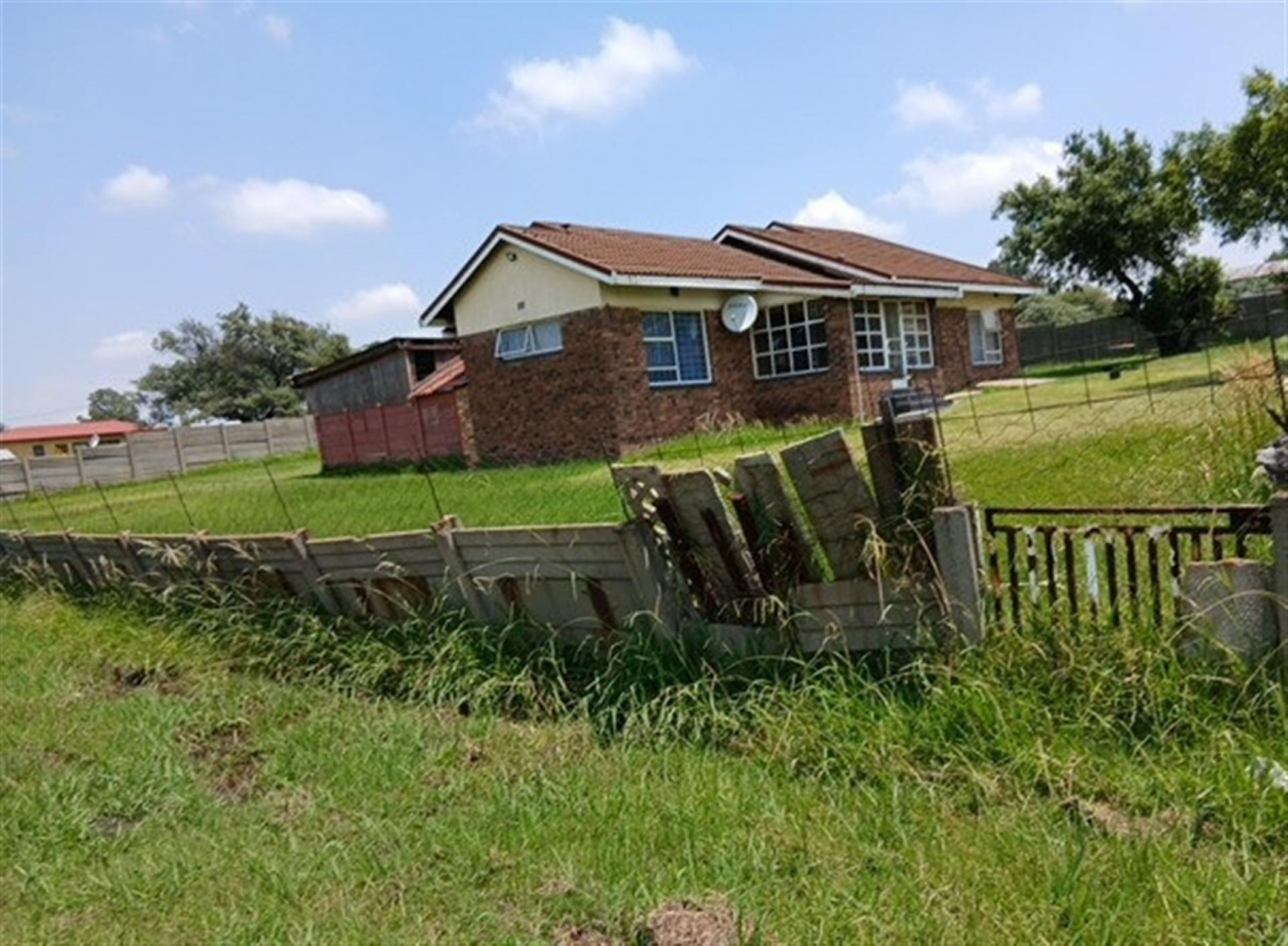 Front View of property in Hendrina