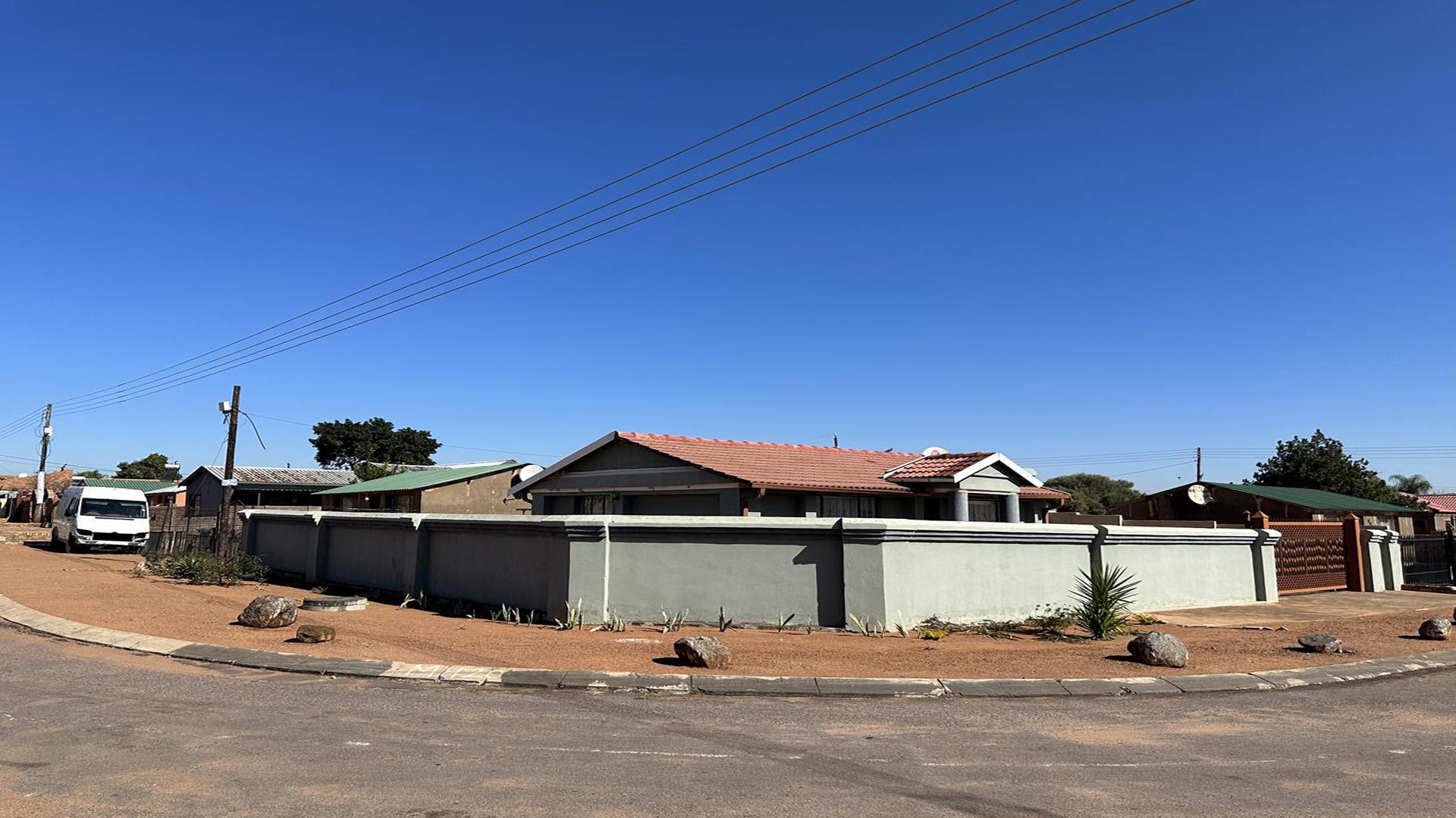 Front View of property in Soshanguve