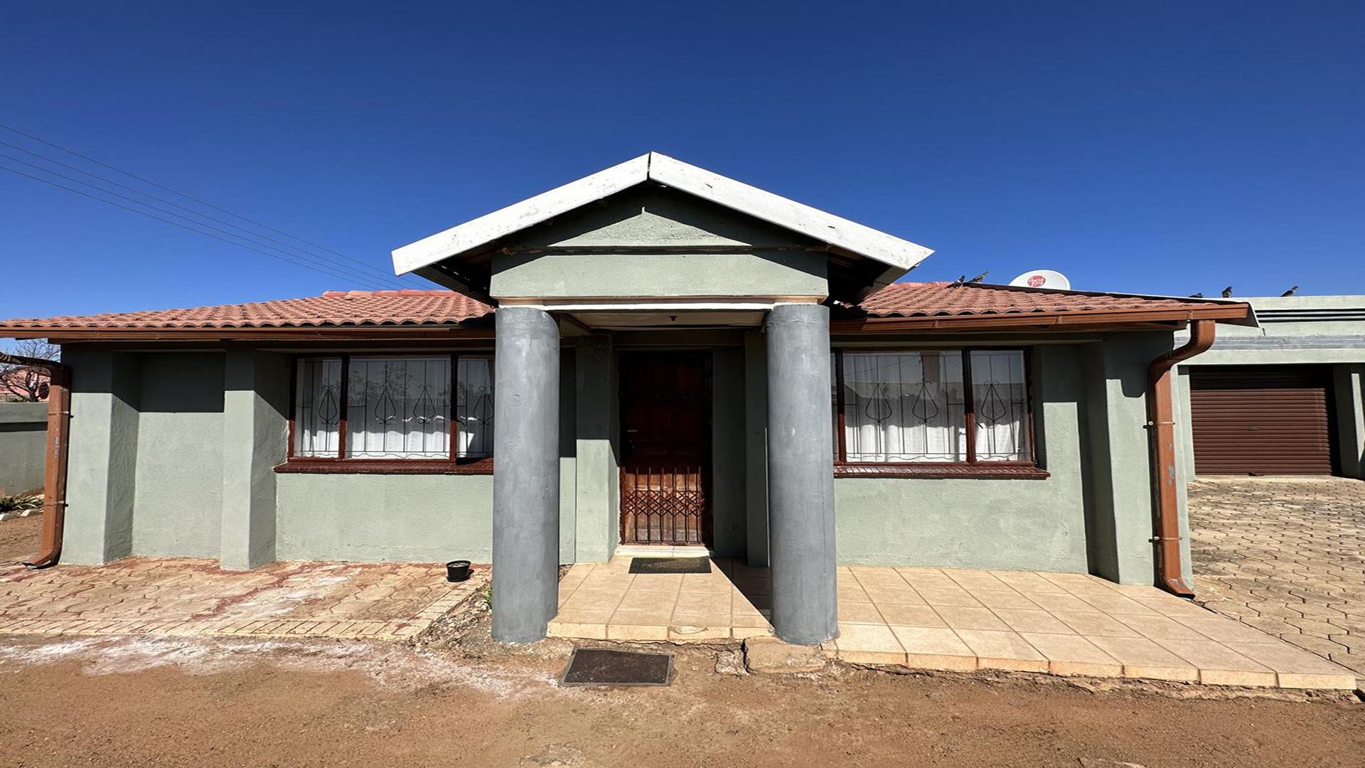 Front View of property in Soshanguve