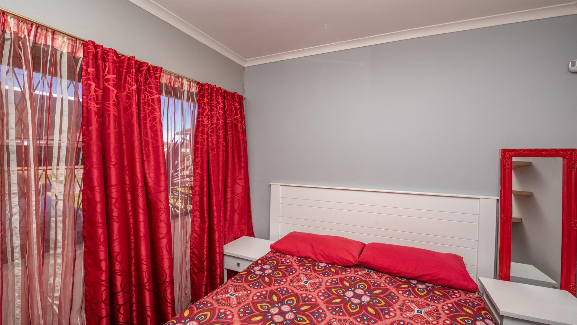 Bed Room 1 of property in Port Elizabeth Central