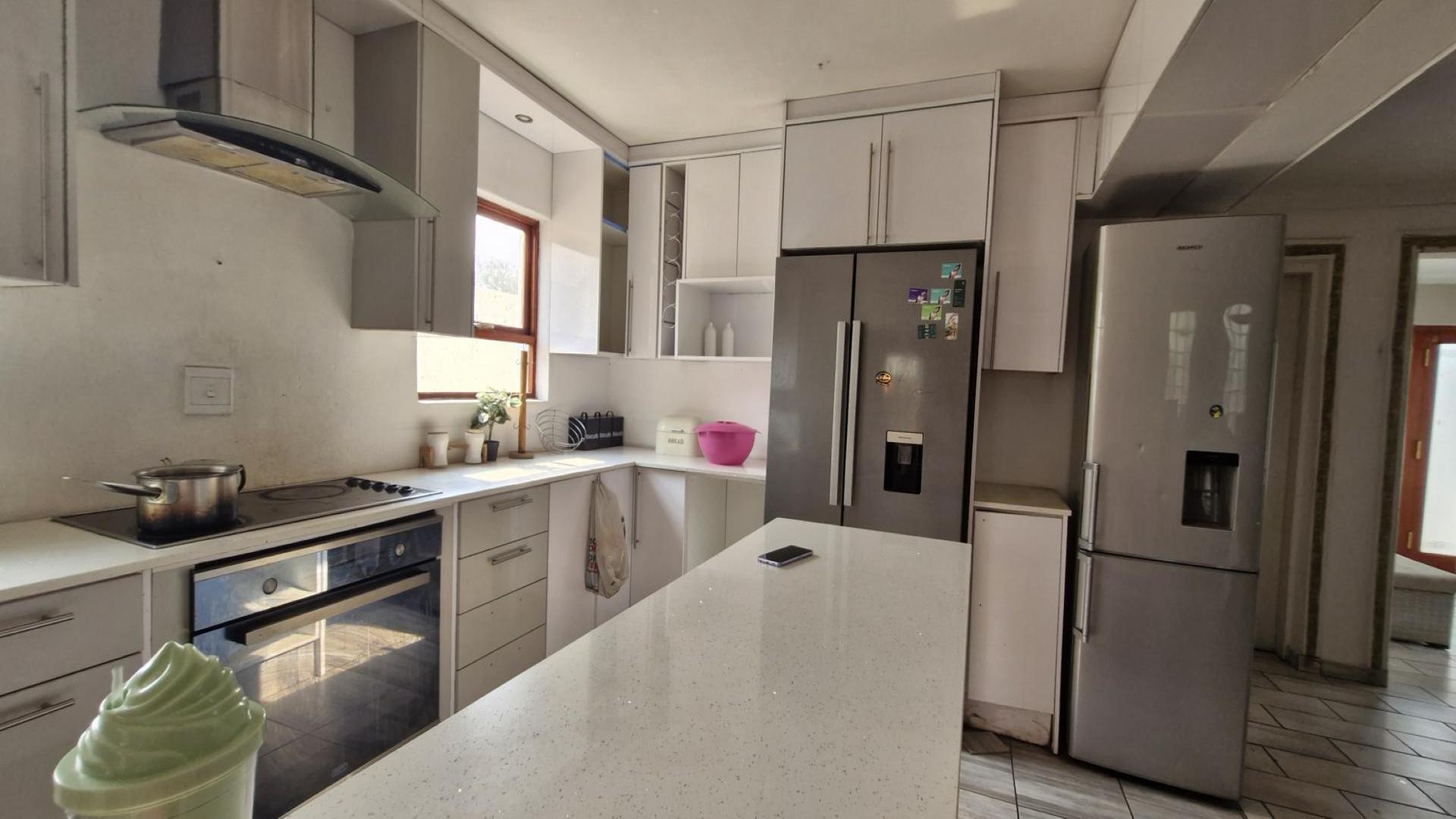 Kitchen of property in Buccleuch