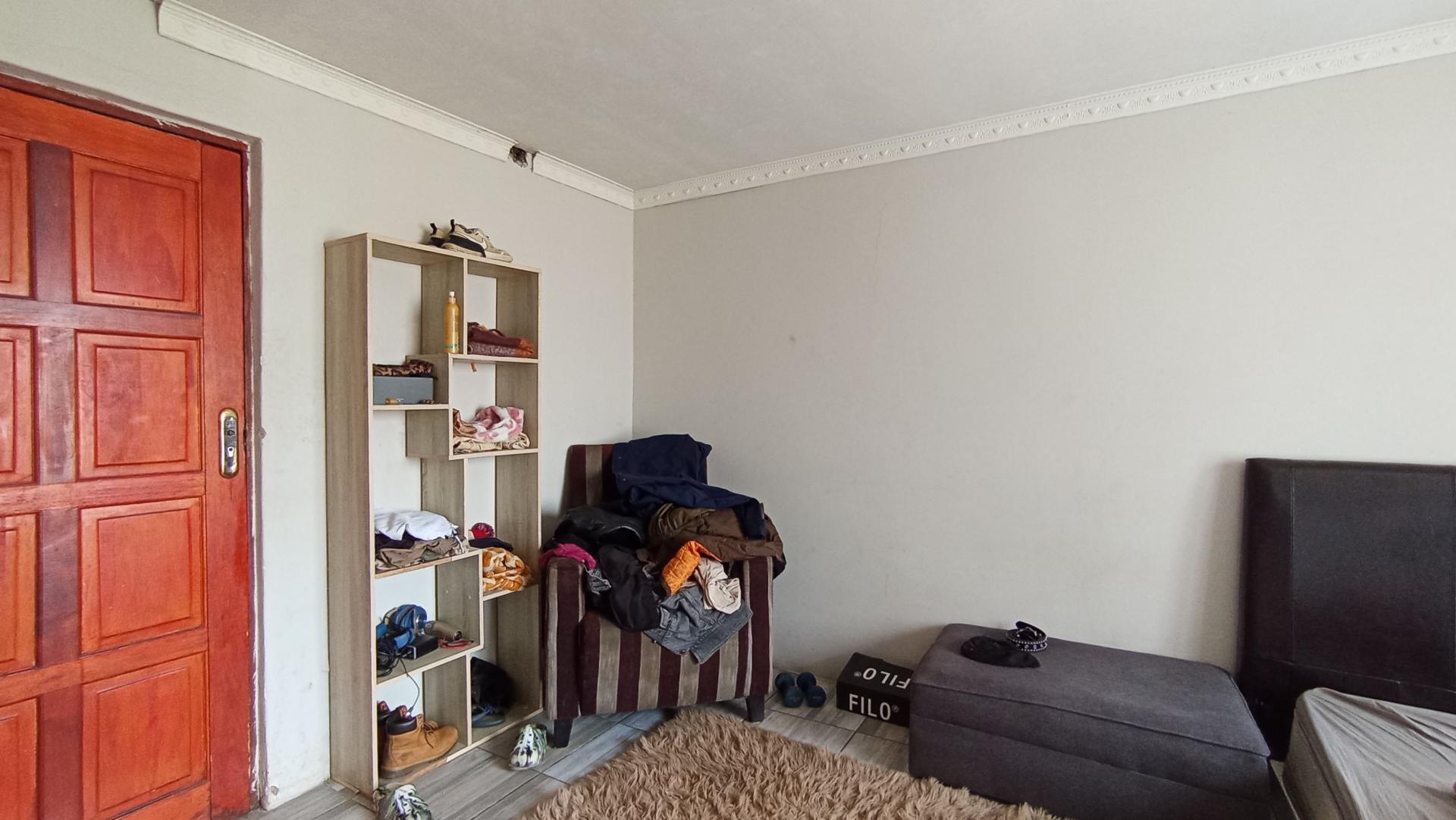 Bed Room 2 - 16 square meters of property in Buccleuch