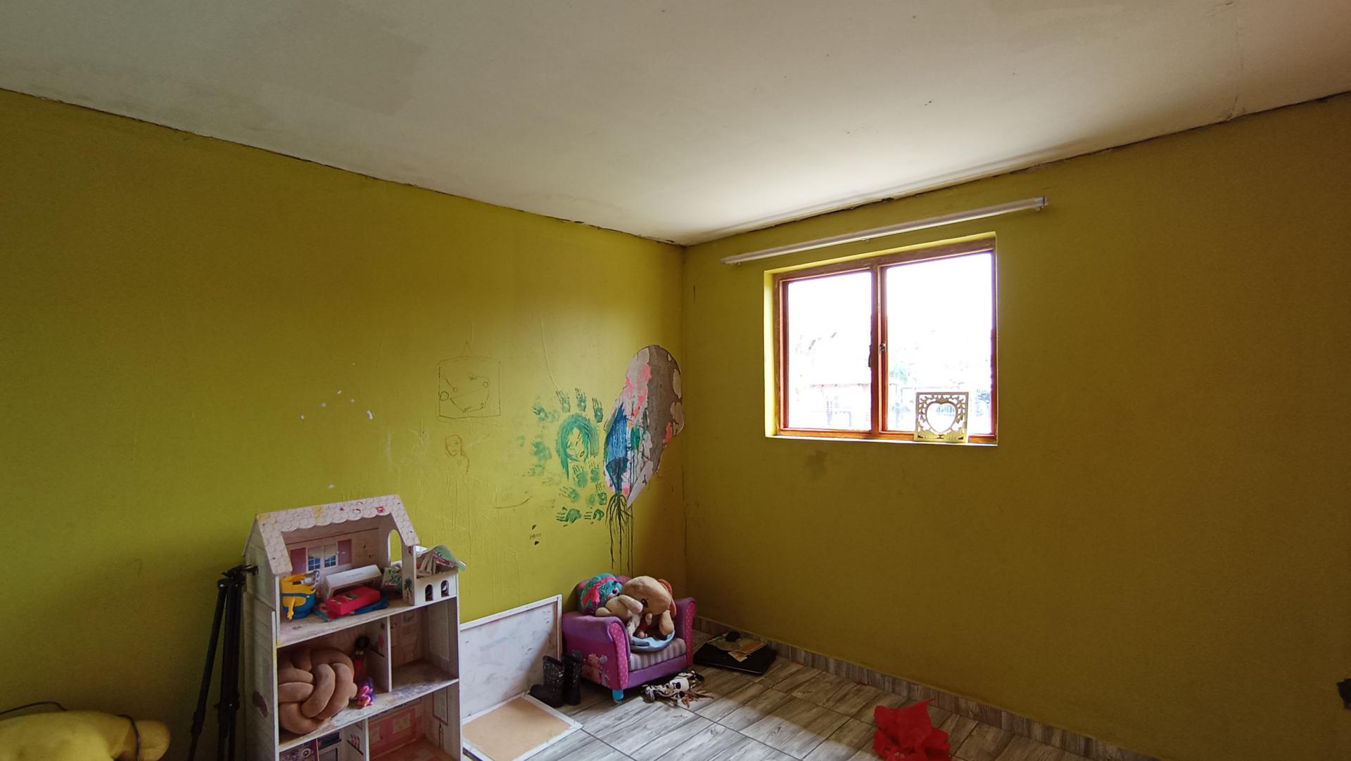 Bed Room 4 - 10 square meters of property in Buccleuch