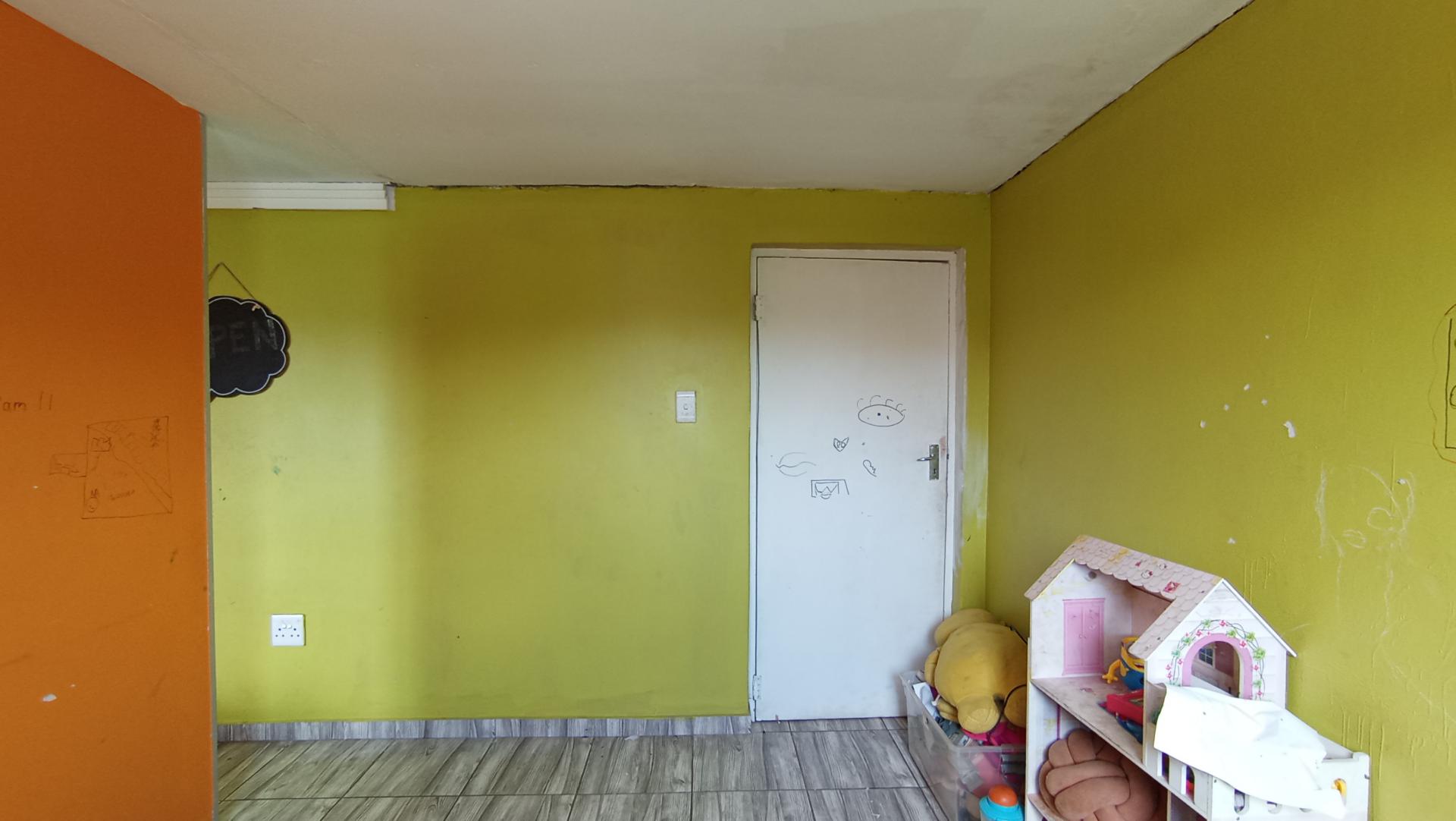 Bed Room 4 - 10 square meters of property in Buccleuch