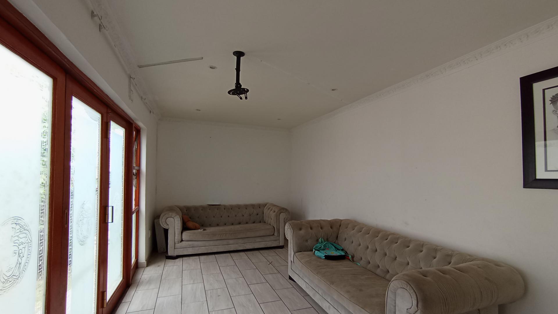 Lounges - 18 square meters of property in Buccleuch