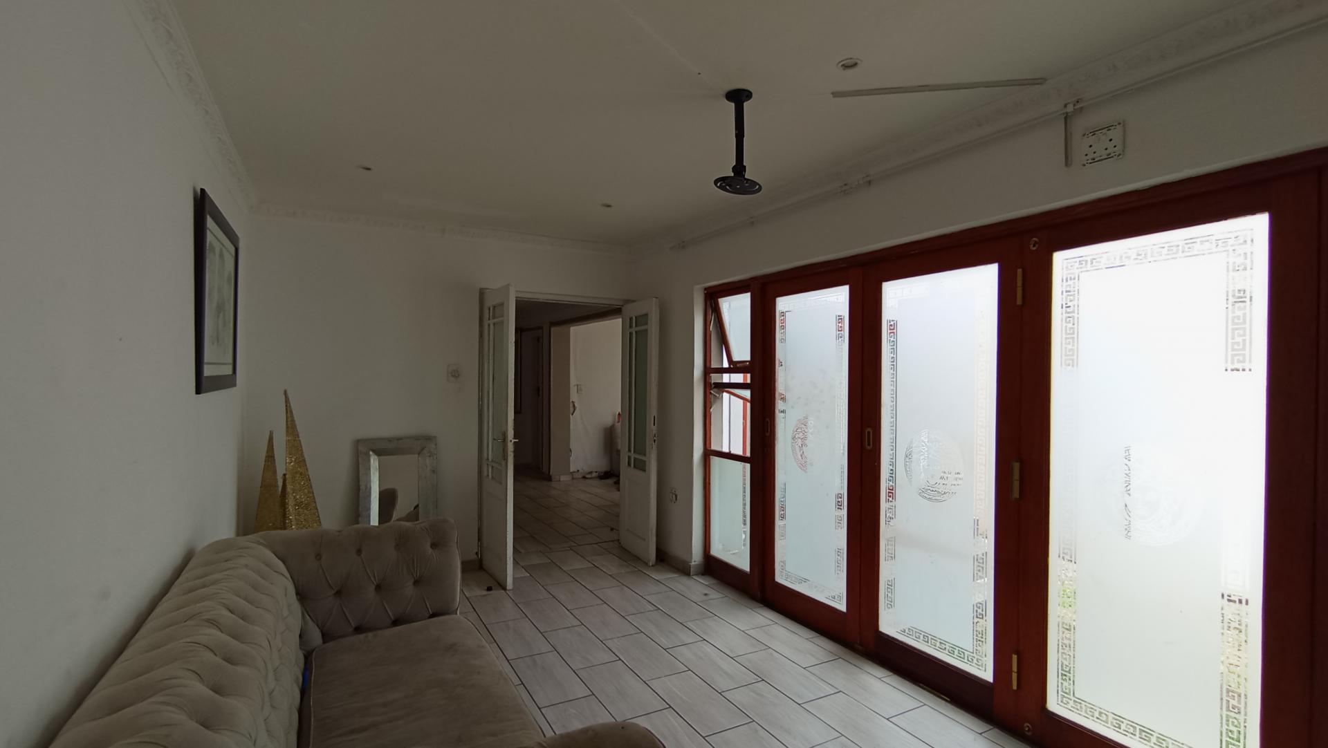 Lounges - 18 square meters of property in Buccleuch