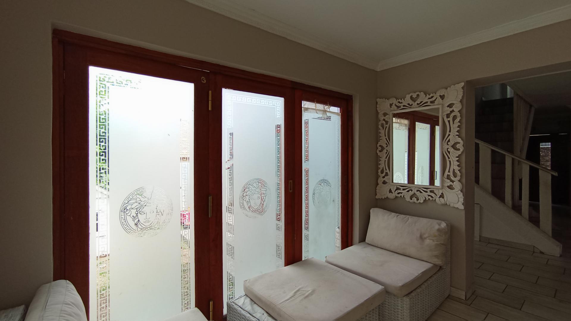 Informal Lounge - 12 square meters of property in Buccleuch