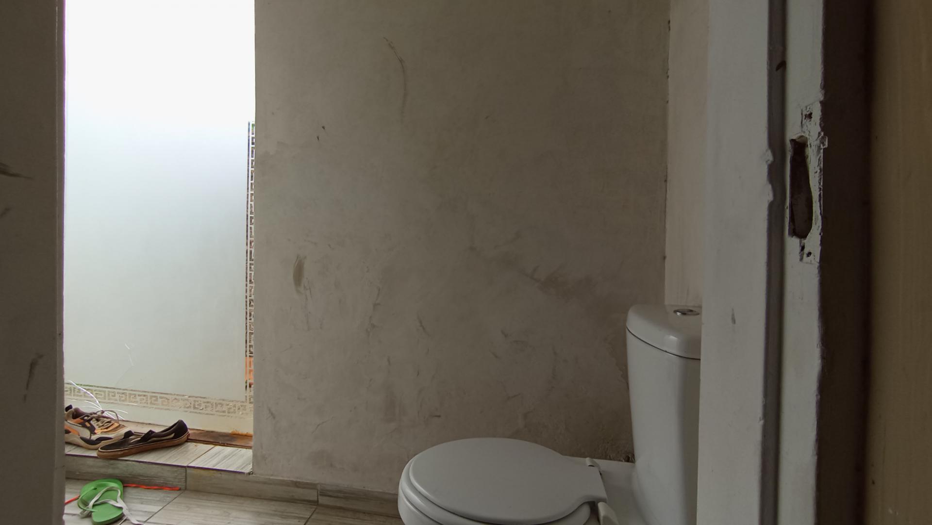 Guest Toilet - 2 square meters of property in Buccleuch