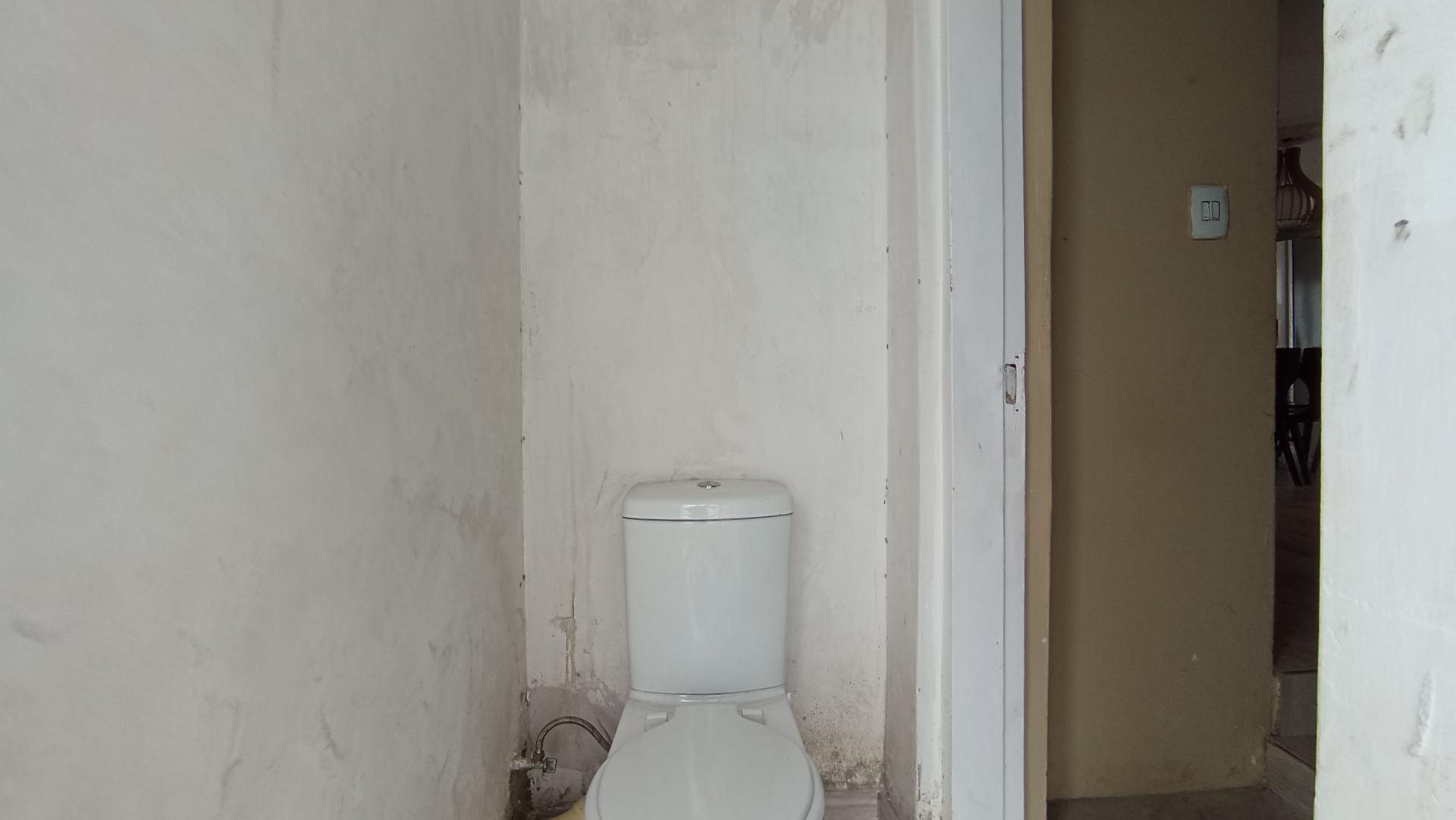 Guest Toilet - 2 square meters of property in Buccleuch