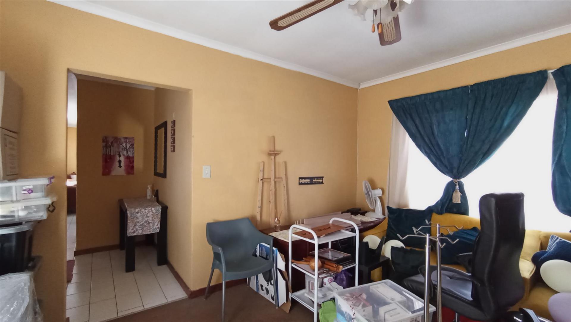 Lounges - 23 square meters of property in Doornpoort