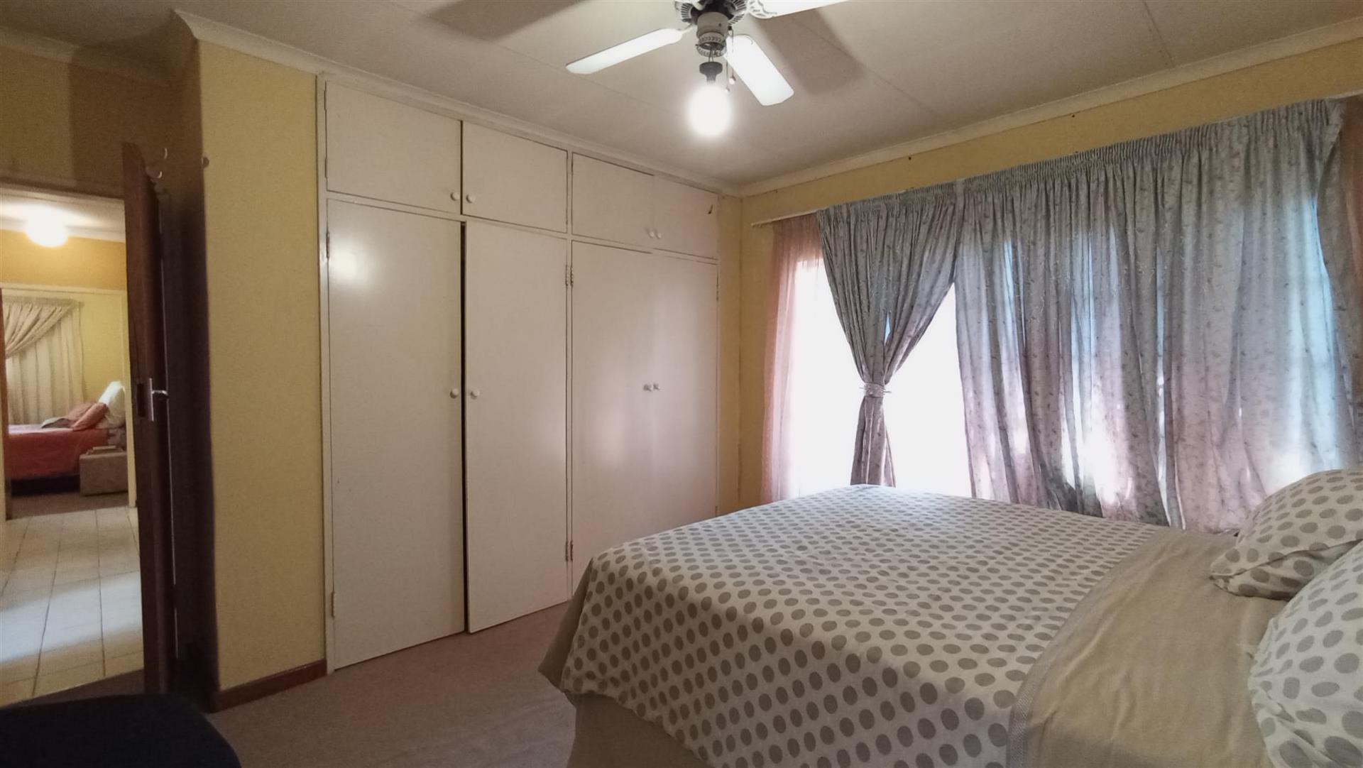 Main Bedroom - 22 square meters of property in Doornpoort