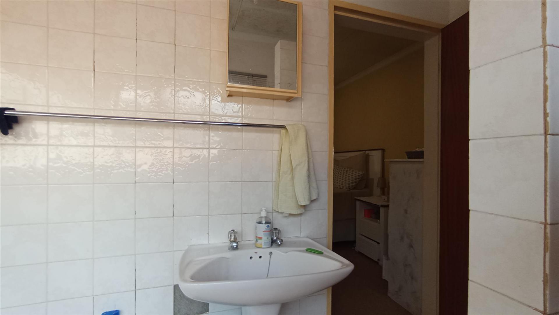 Main Bathroom - 6 square meters of property in Doornpoort