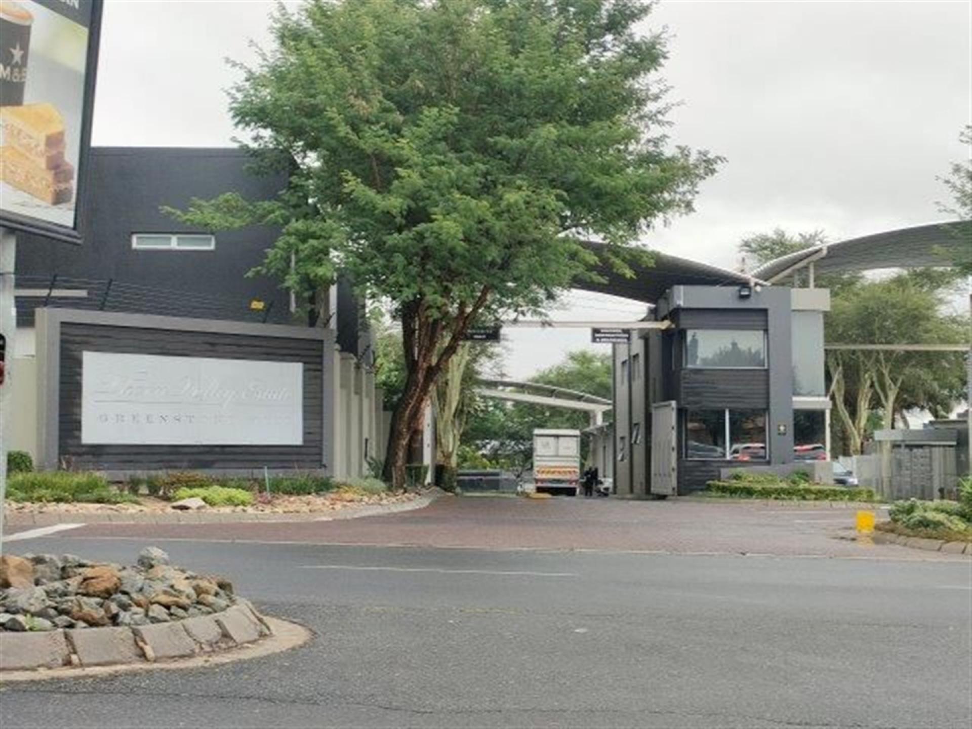Front View of property in Greenstone Hill