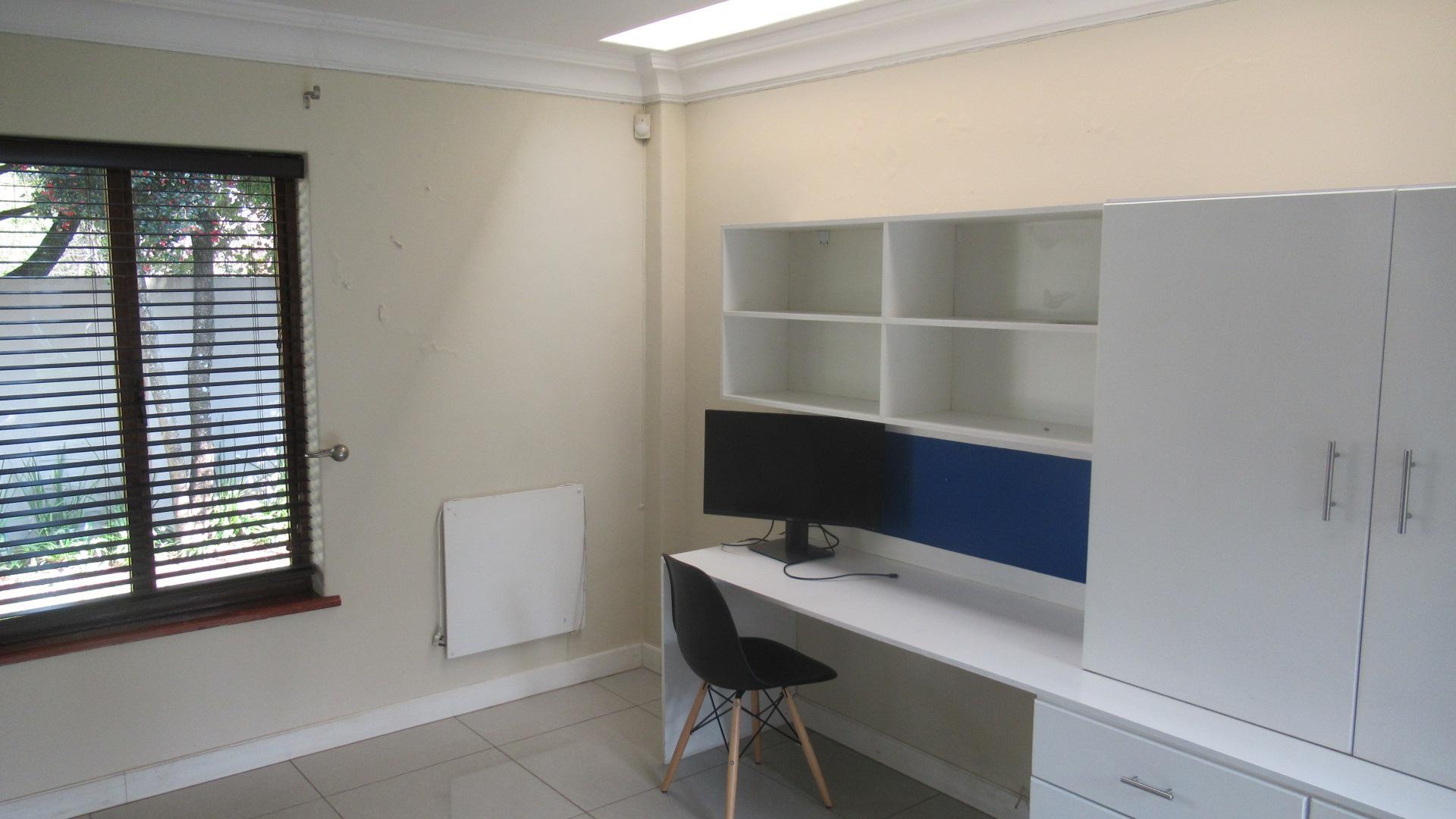 Study - 16 square meters of property in Parkmore