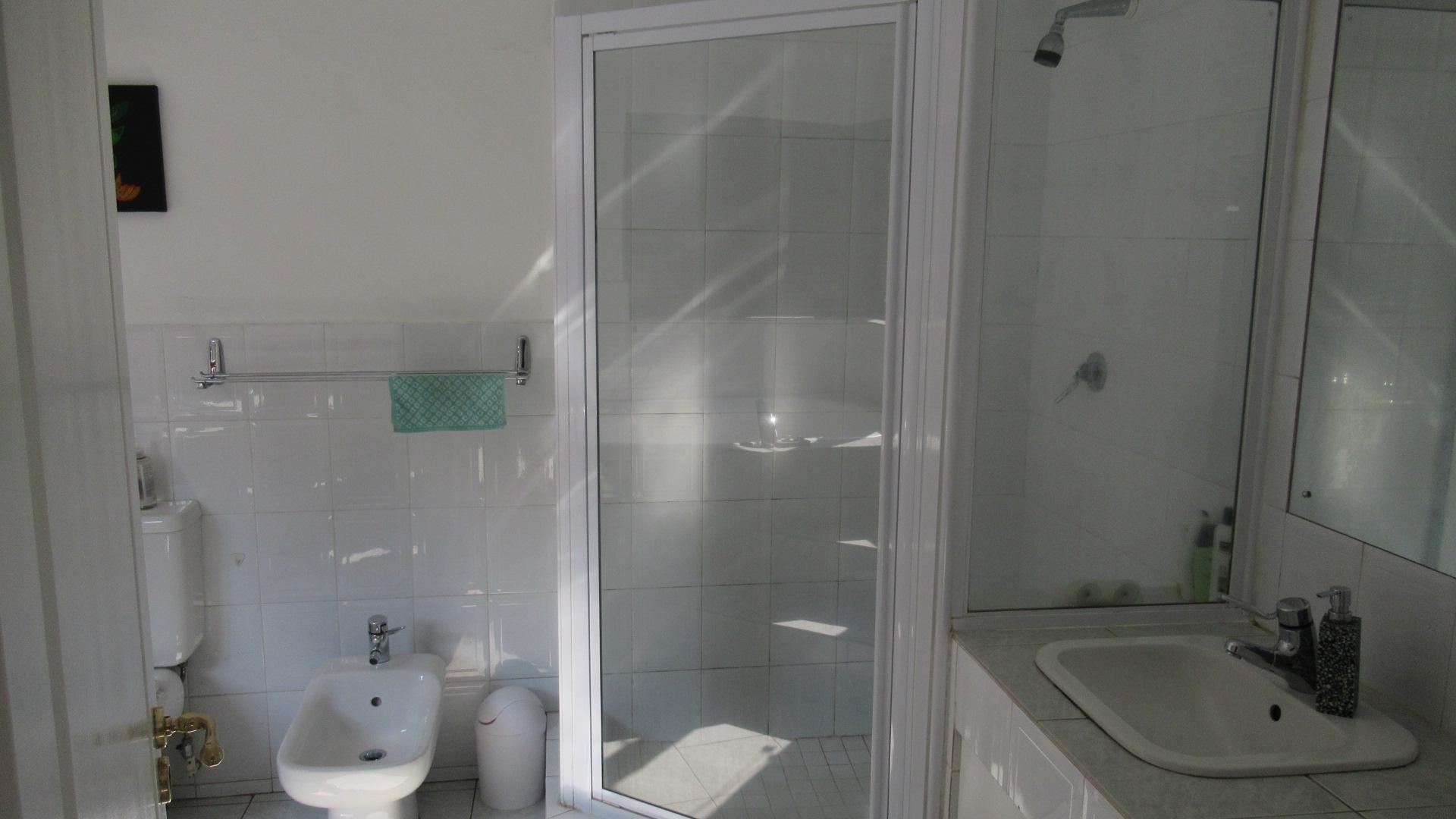Main Bathroom - 9 square meters of property in Parkmore