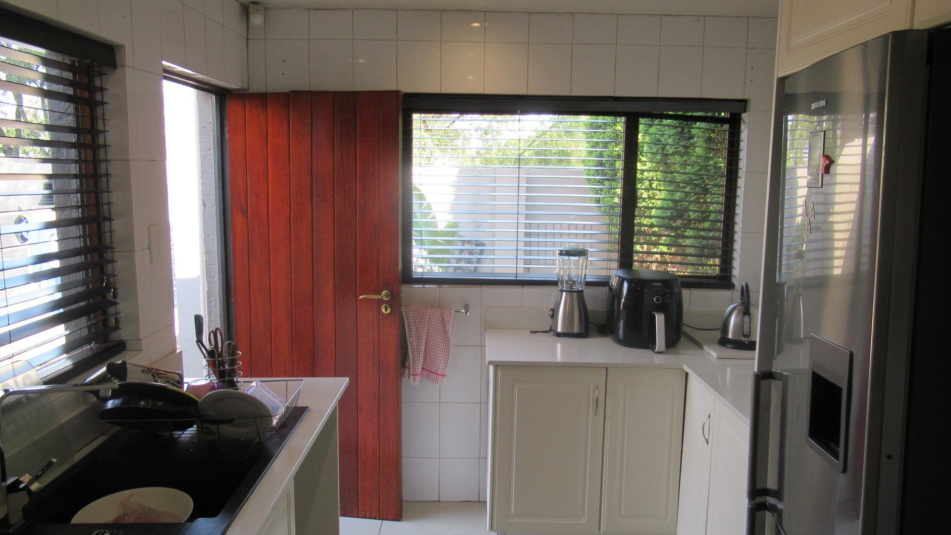 Kitchen - 14 square meters of property in Parkmore
