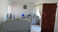 Lounges - 20 square meters of property in Witpoortjie