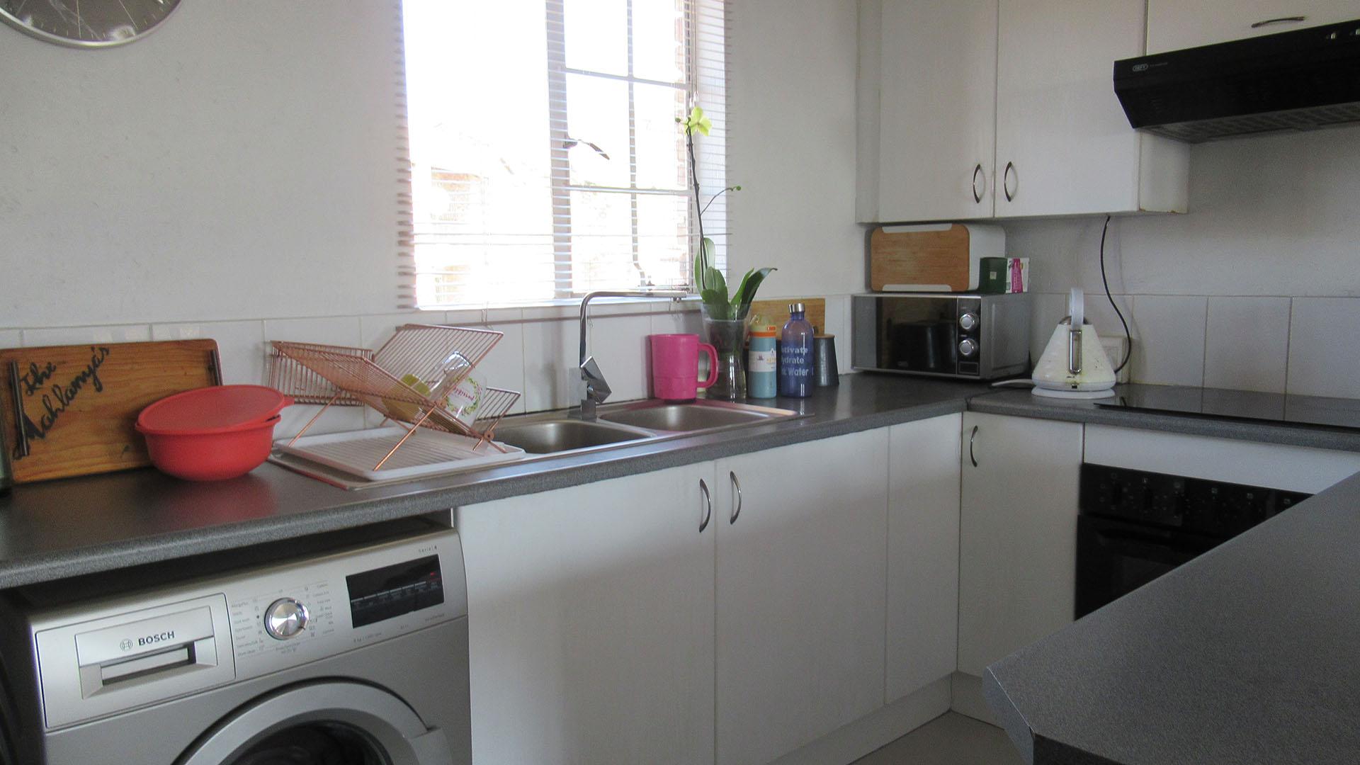 Kitchen - 10 square meters of property in Chloorkop