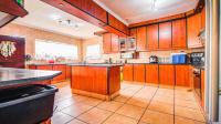 Kitchen - 23 square meters of property in Brentwood Park AH
