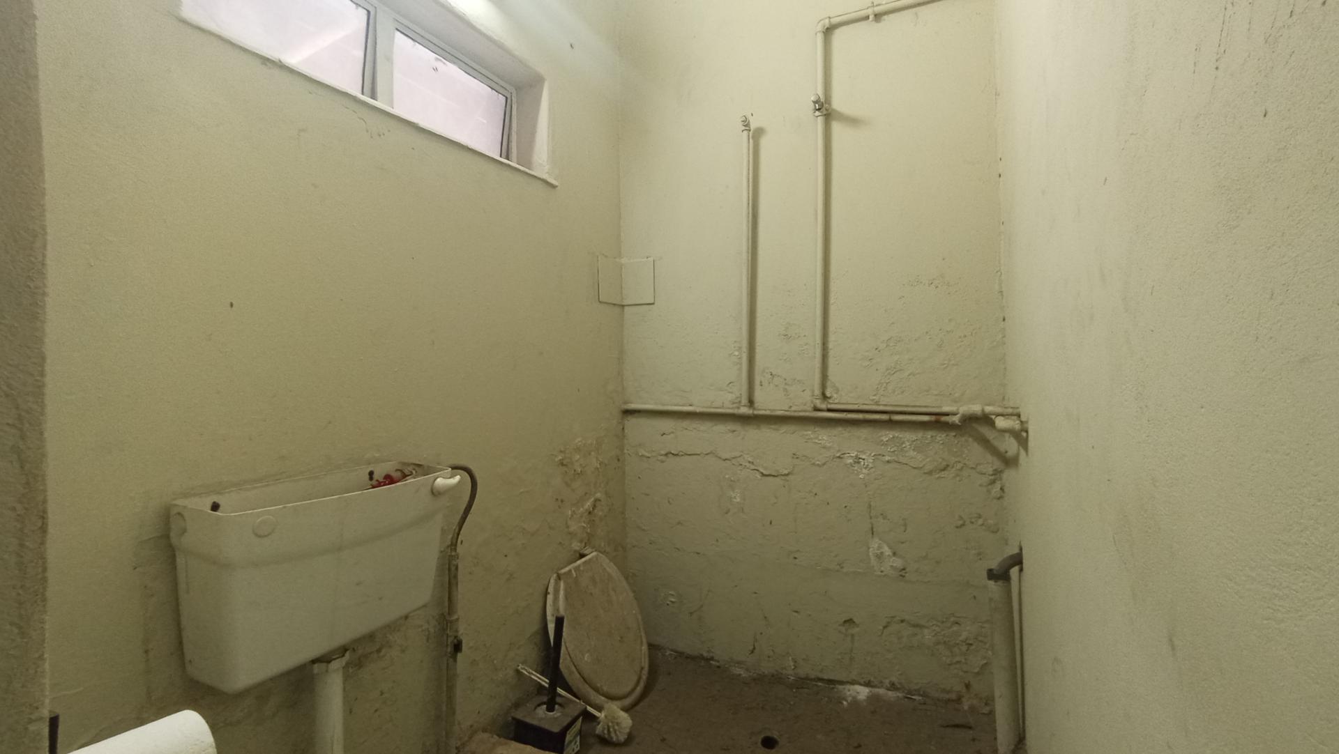 Guest Toilet - 5 square meters of property in Daspoort