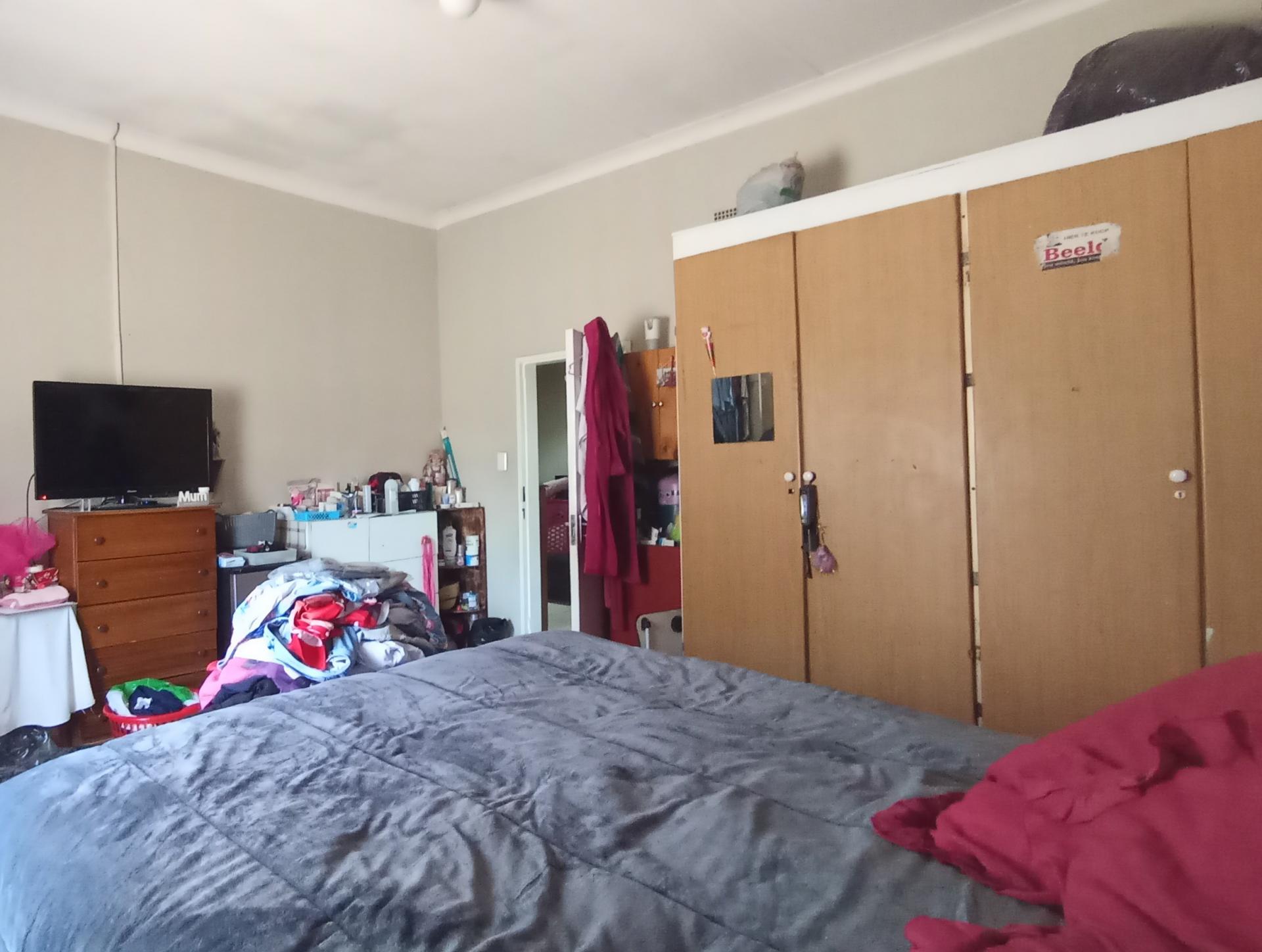 Bed Room 1 - 18 square meters of property in Daspoort