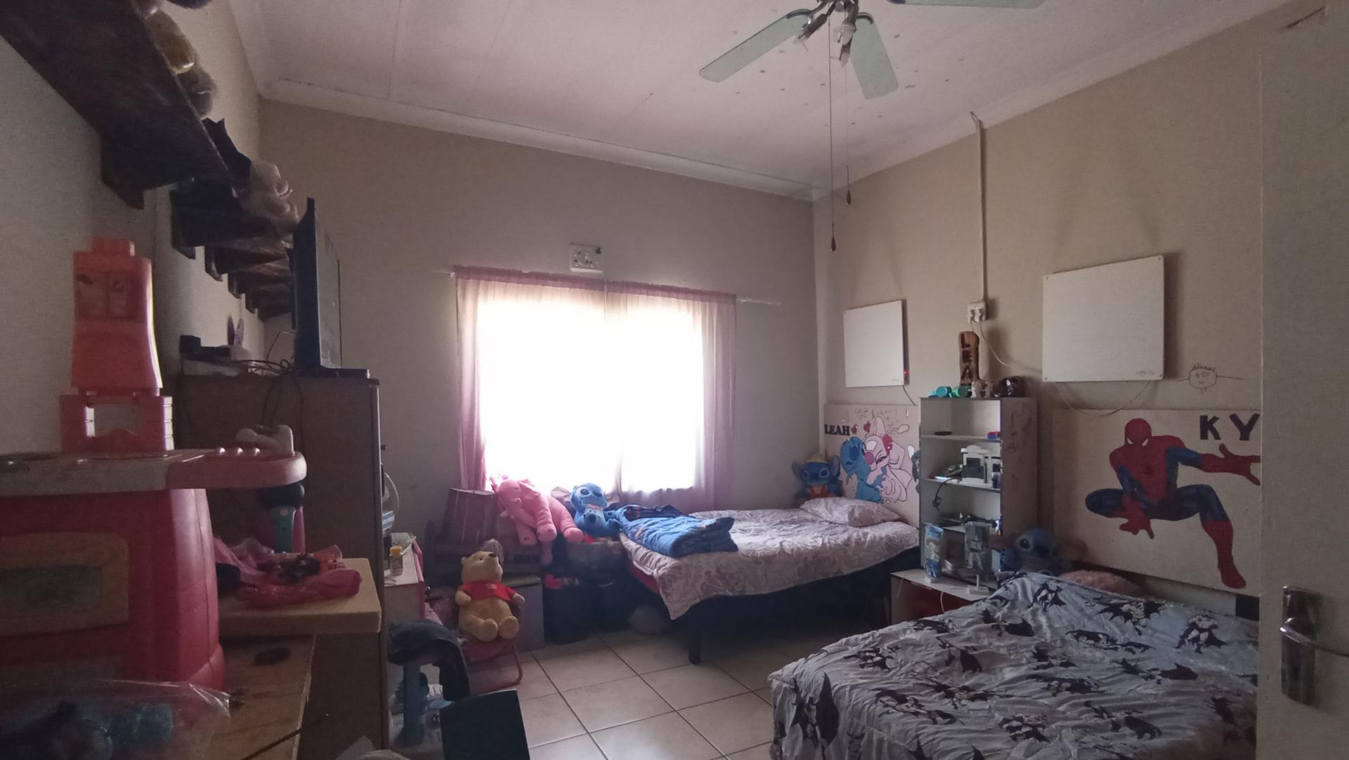 Bed Room 2 - 22 square meters of property in Daspoort