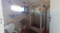 Bathroom 3+ of property in Daspoort