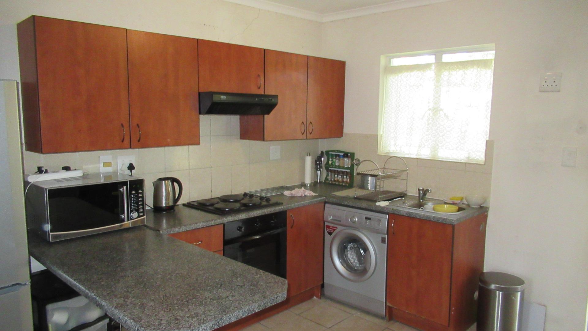Kitchen - 10 square meters of property in Greenstone Hill
