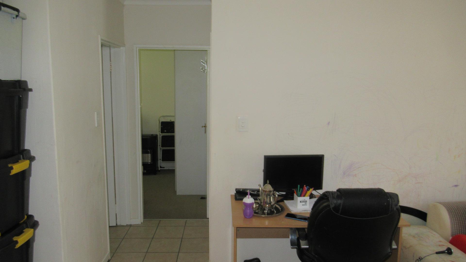 Lounges - 23 square meters of property in Greenstone Hill