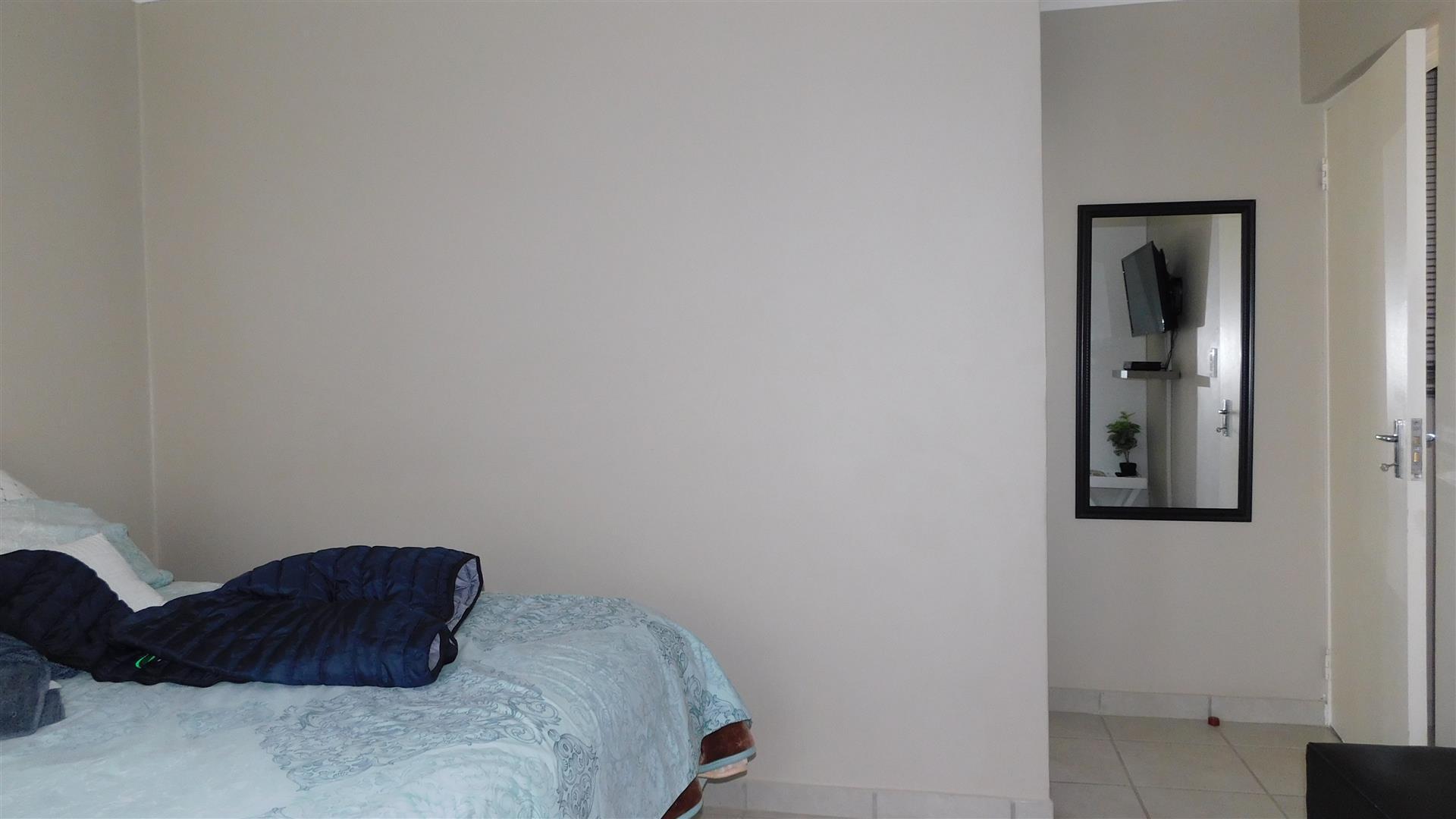 Main Bedroom - 15 square meters of property in Summerset