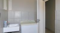 Bathroom 1 - 6 square meters of property in Summerset