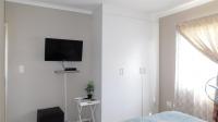 Main Bedroom - 15 square meters of property in Summerset