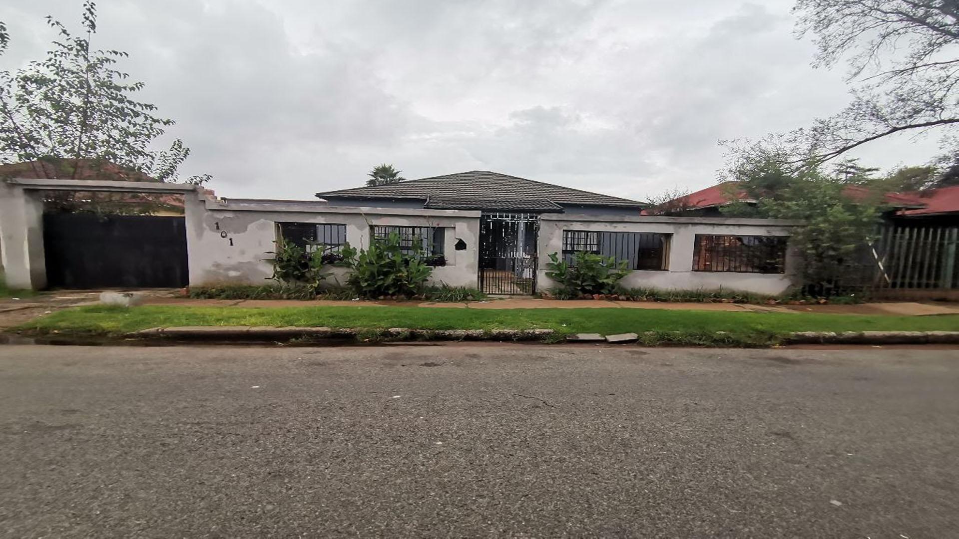 Front View of property in Springs