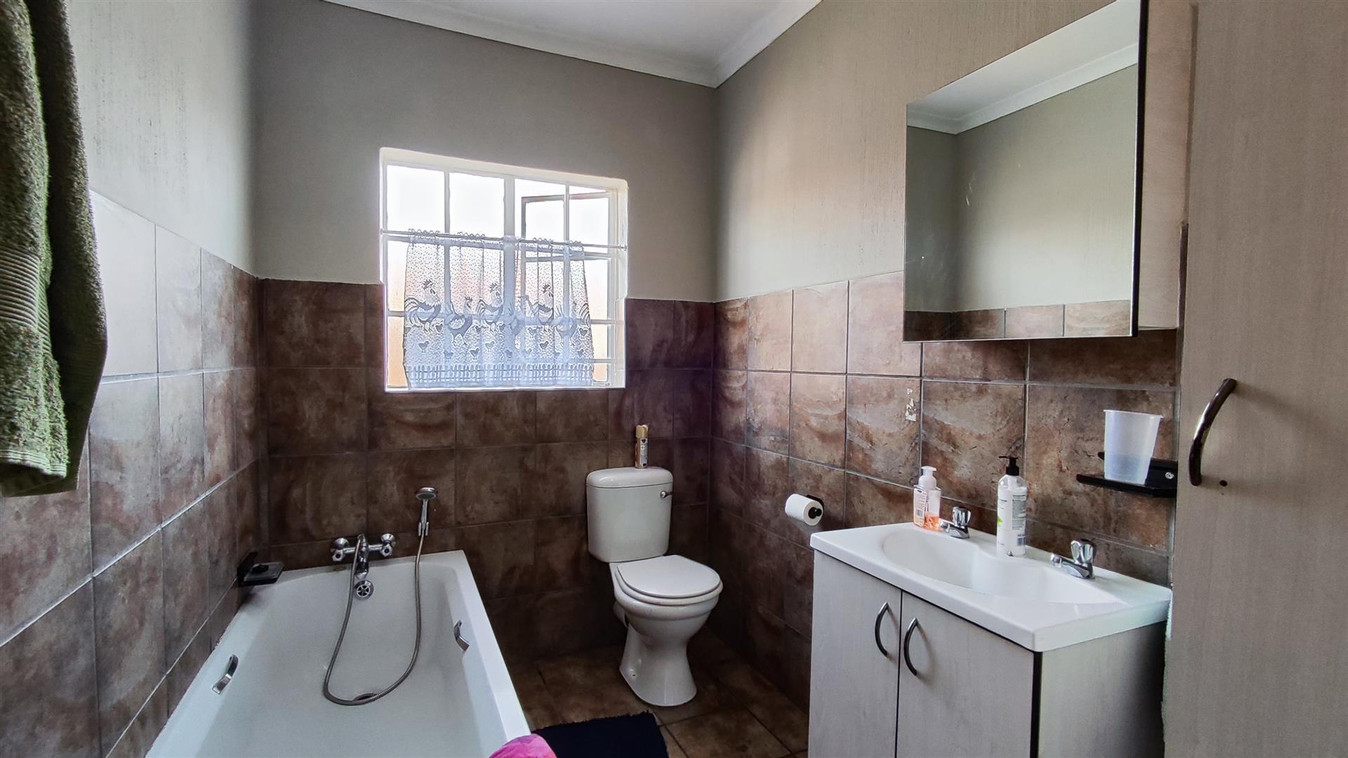 Bathroom 1 - 6 square meters of property in Nigel