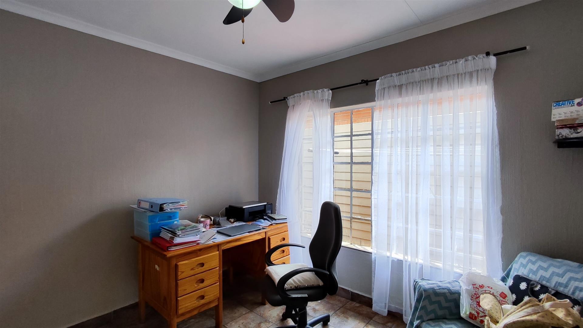 Bed Room 2 - 13 square meters of property in Nigel