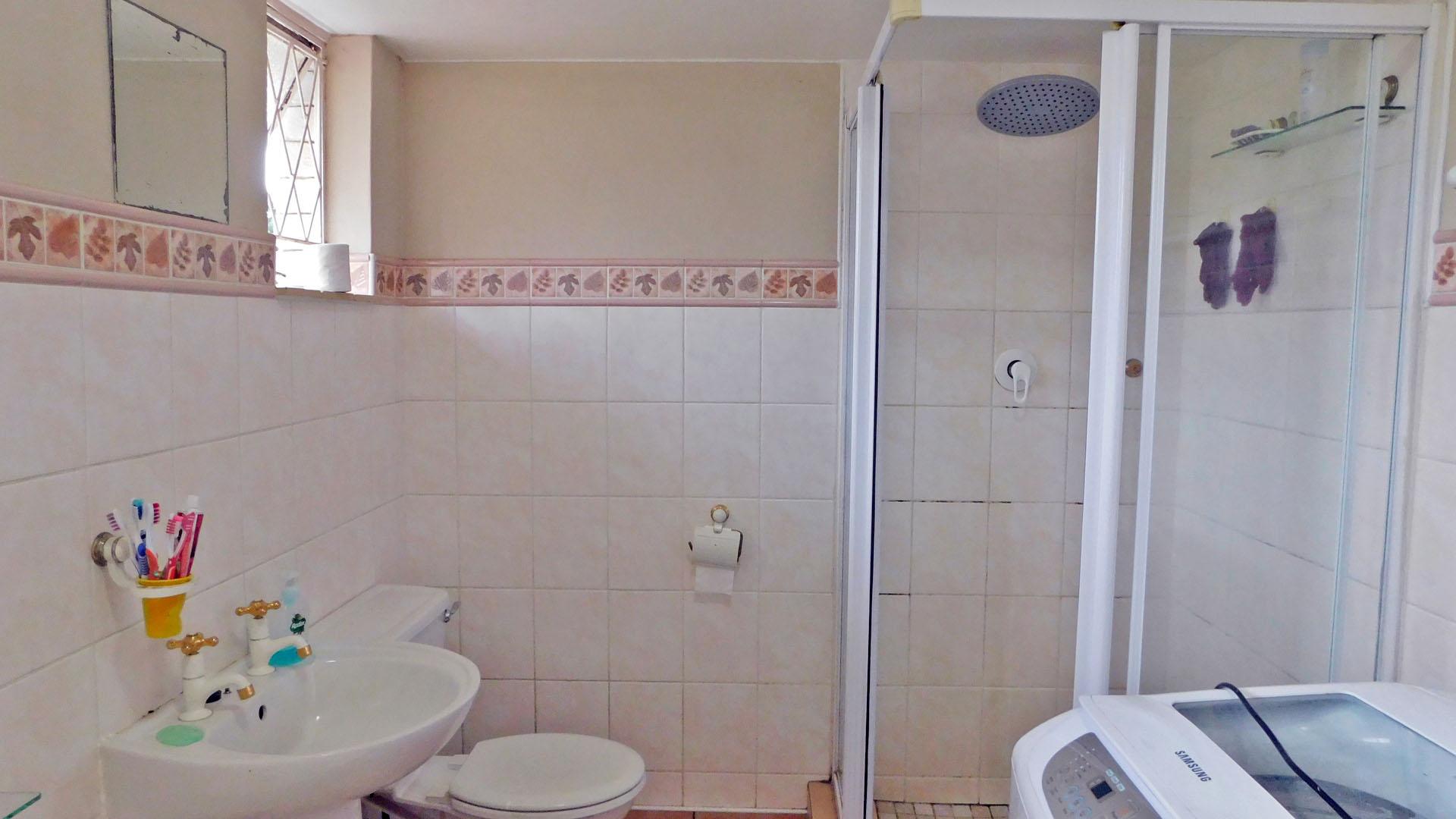 Bathroom 1 - 8 square meters of property in Pelham