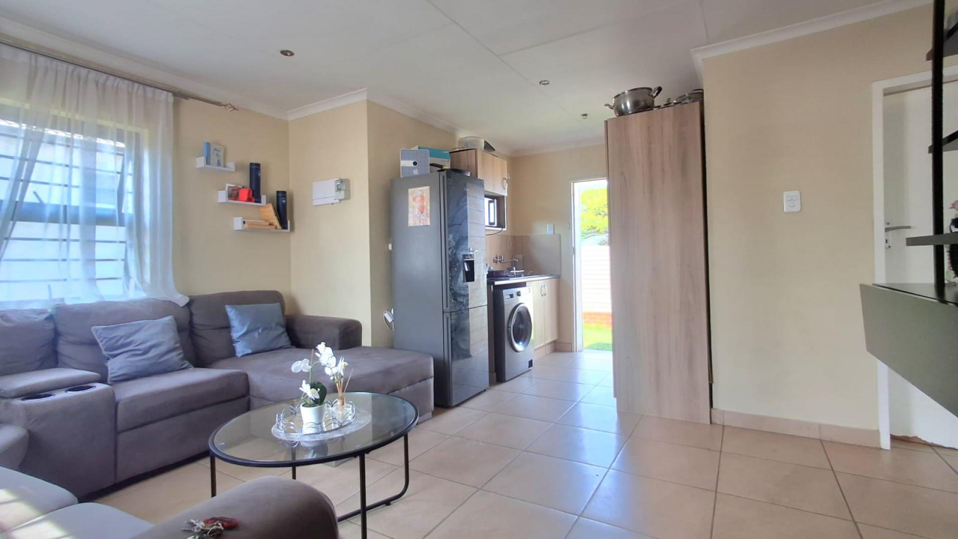 Lounges of property in Mindalore