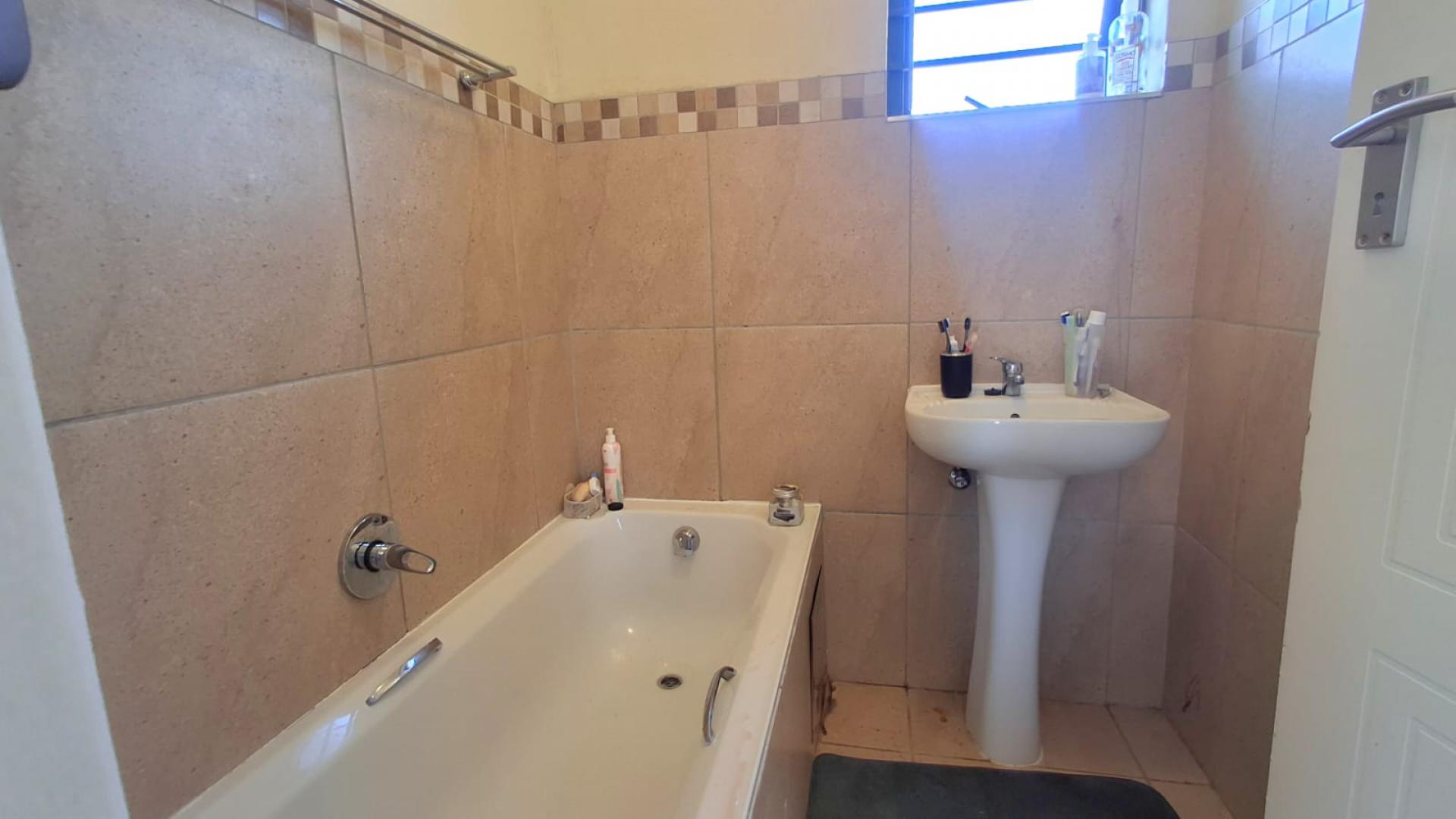 Bathroom 1 of property in Mindalore