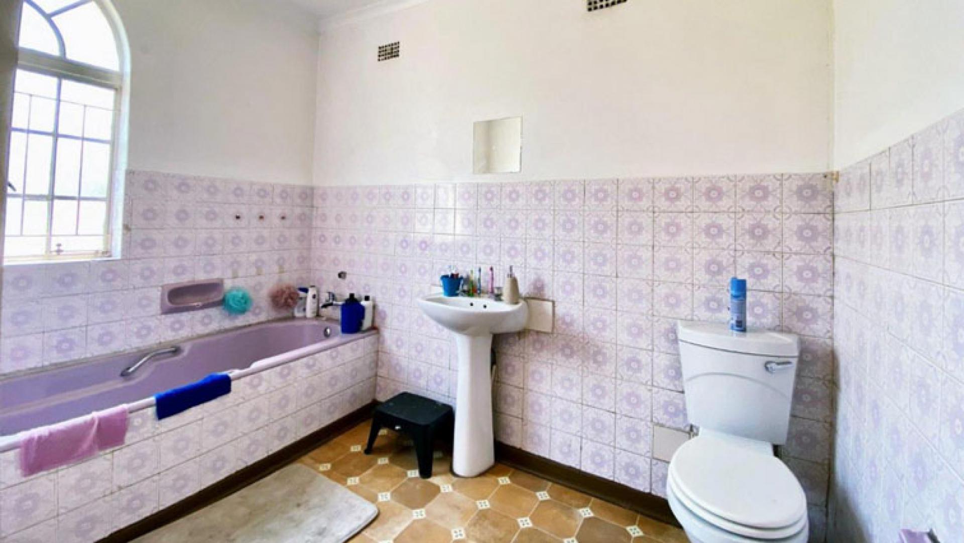 Bathroom 3+ - 9 square meters of property in Hazeldene