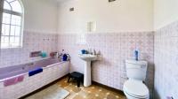 Bathroom 3+ - 9 square meters of property in Hazeldene