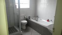Bathroom 1 of property in Buccleuch