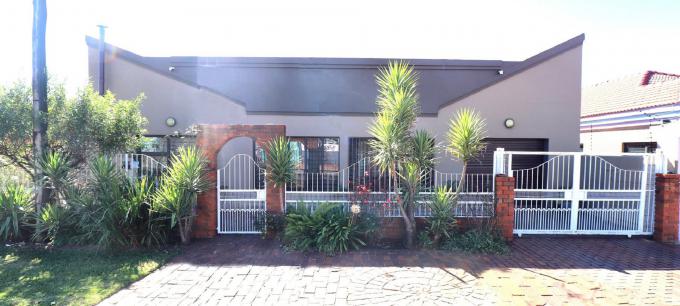 5 Bedroom House for Sale For Sale in Lenasia - MR575648