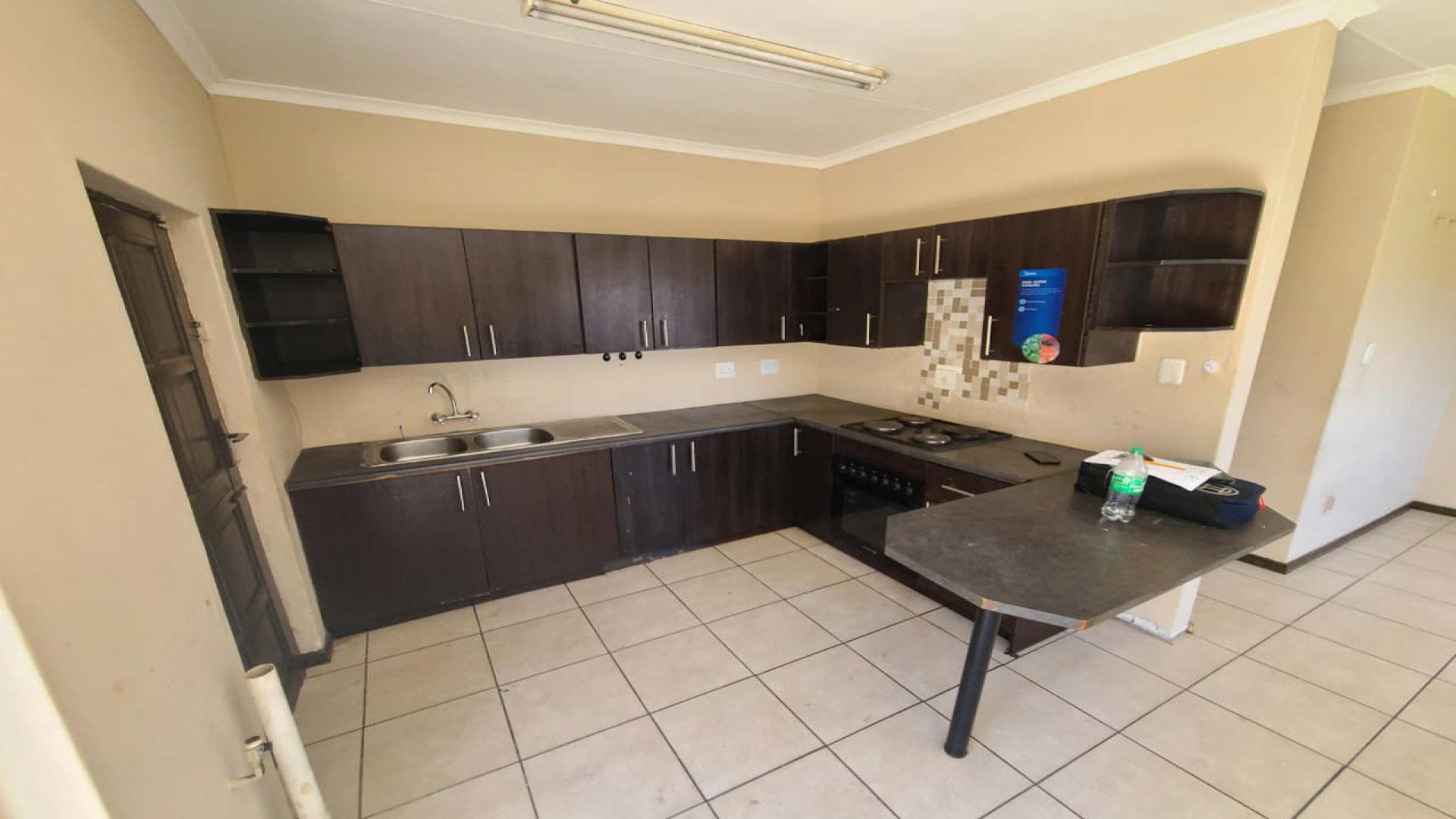 Kitchen of property in Tasbetpark