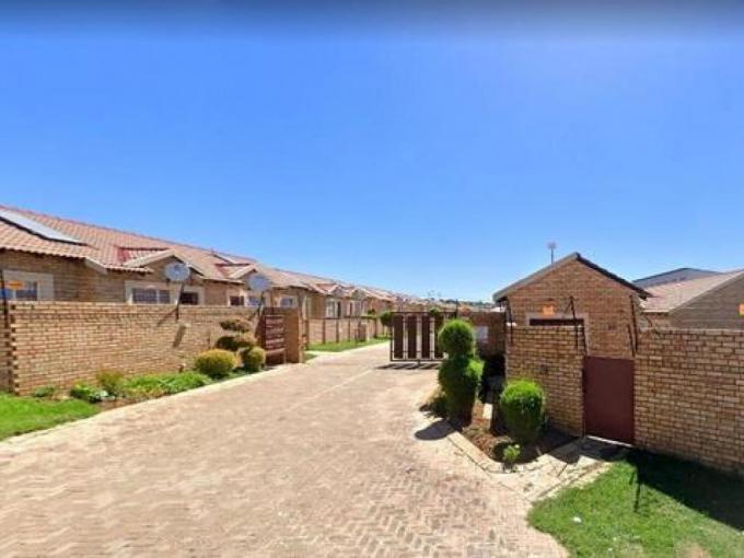 2 Bedroom Simplex for Sale For Sale in Olievenhoutbos - MR575842