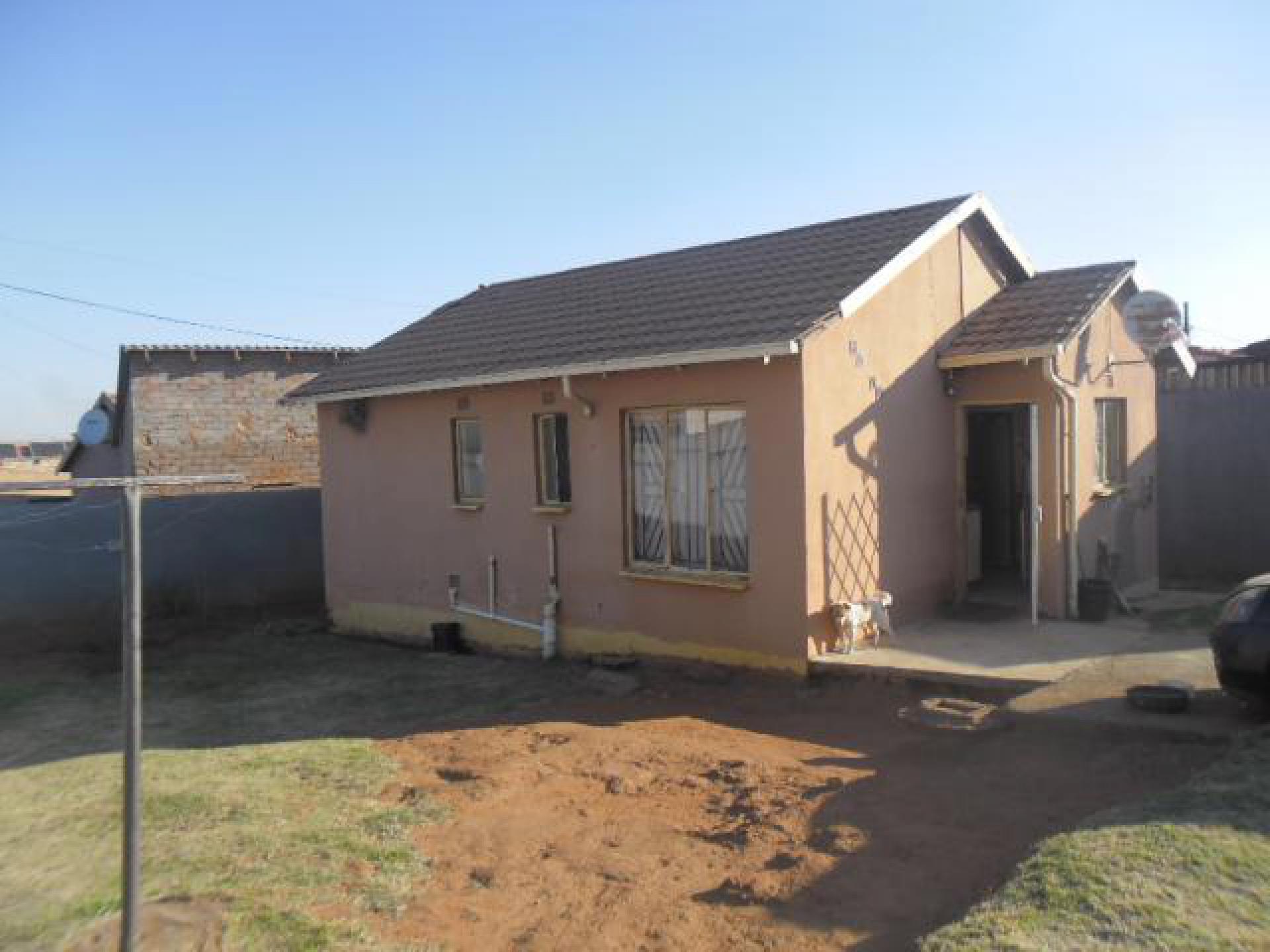 Front View of property in Meadowlands